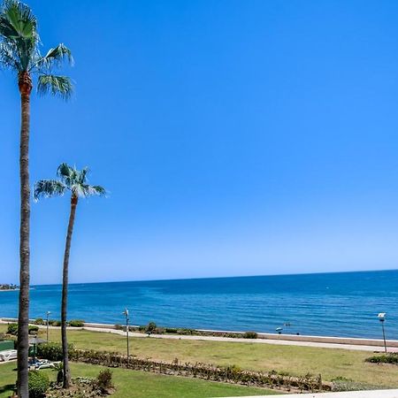 Beach-Line Apartment With 3 Bedrooms In Estepona Bagian luar foto