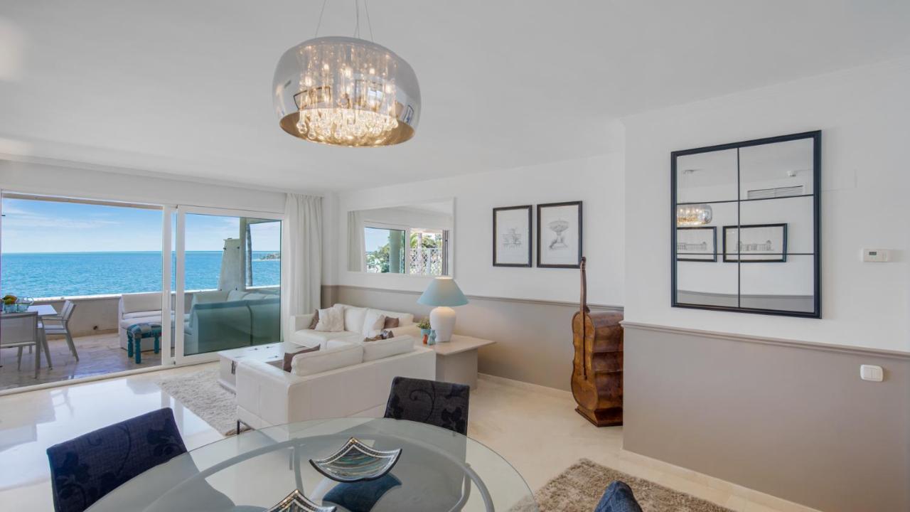 Beach-Line Apartment With 3 Bedrooms In Estepona Bagian luar foto