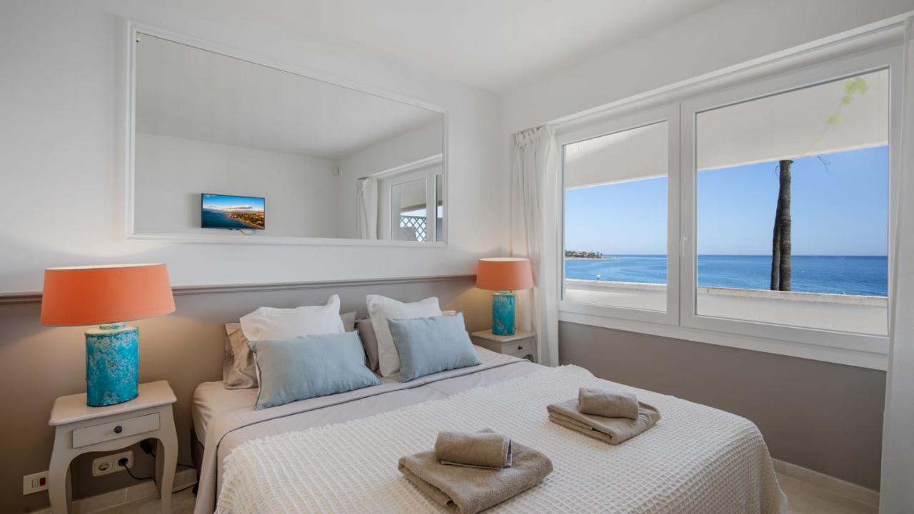 Beach-Line Apartment With 3 Bedrooms In Estepona Bagian luar foto